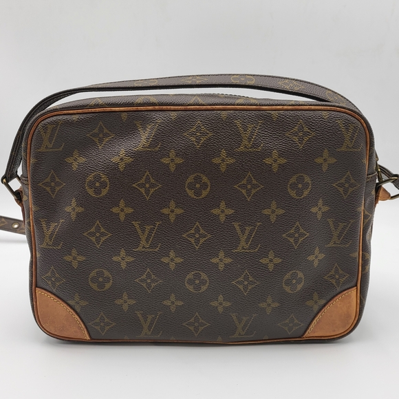 LOUIS VUITTON Monogram Nile Shoulder Bag..Authentic..!! - Picture 3 of 15
